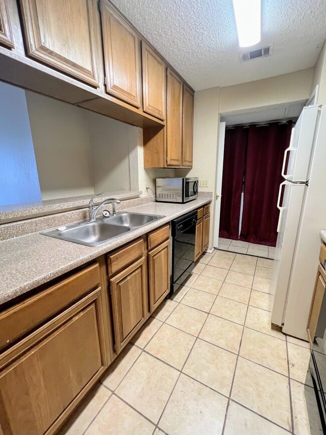 Photo - Croix 325 - 2 Bed 1 bath - $1450