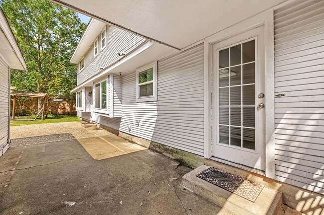 Photo - 2114 Briargreen Dr