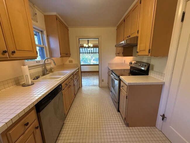 Photo - Now renting 3 bedroom House, visit our web...