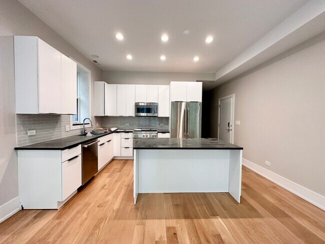 Photo - 930 N Wolcott Ave Unit 2