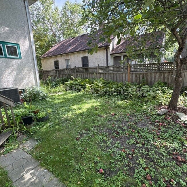 Building Photo - 3611 N Sheridan Ave Rental