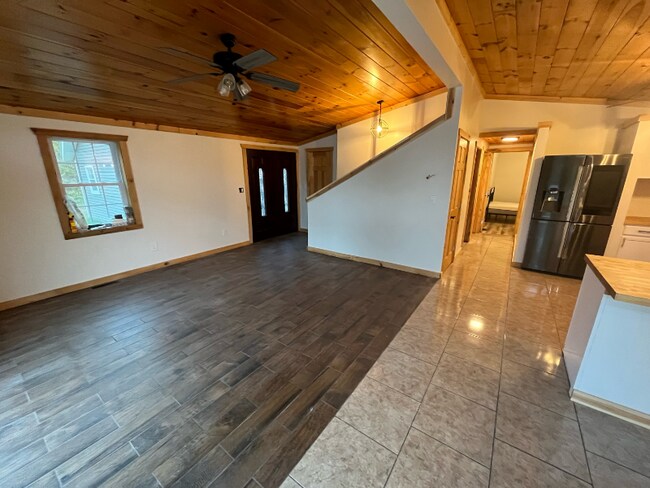 Photo - 162 Potash Rd Unit 1