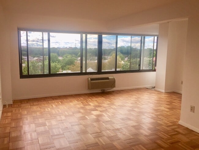 Photo - GREAT CORNER VIEWS! Wood floor Condo in Perfect DC Location Overlooking McLean Gardens