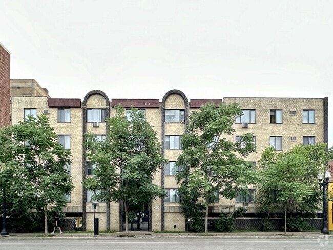 Building Photo - 1515 W Morse Ave Rental