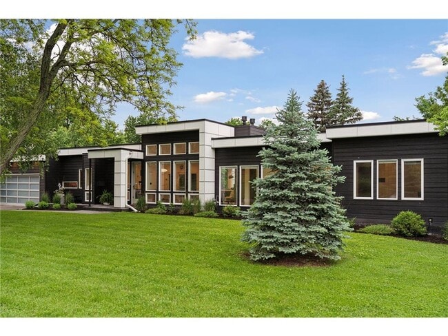 Building Photo - 209 Westwood Dr N