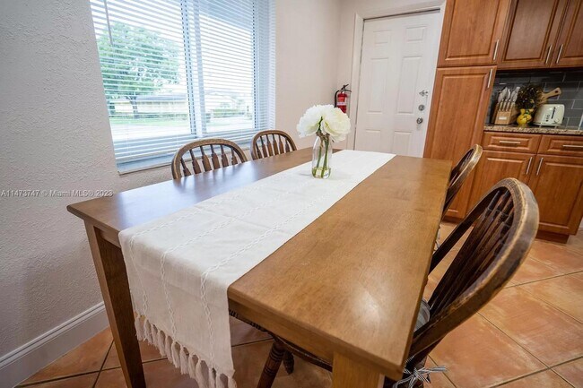 Photo - 3761 SW 14th St