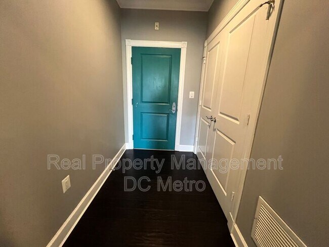401 13th St NE Unidad 208