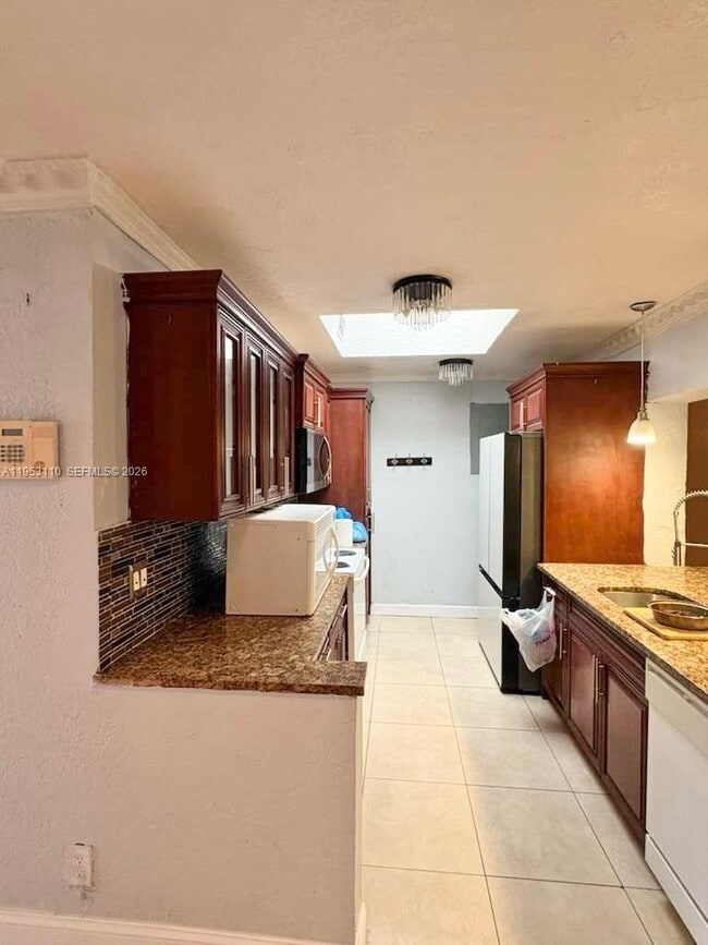 Photo - 221 NW 40th St