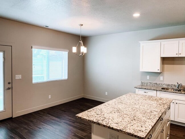 Photo - 302 E 1500 N