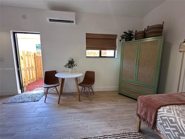 Photo - 52 NW 68th St