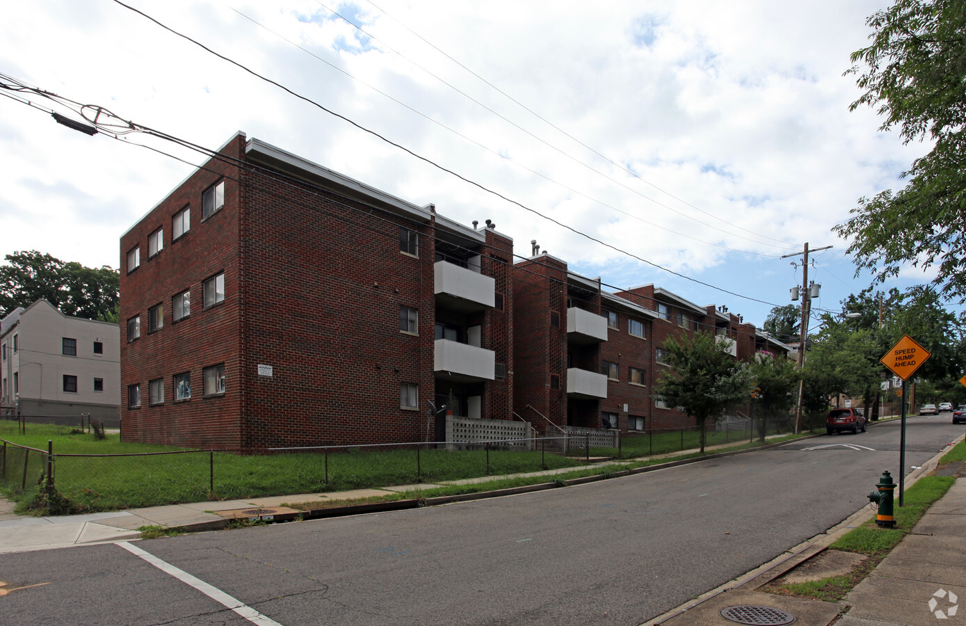 Primary Photo - 1600-1608 28th Pl SE Apartments