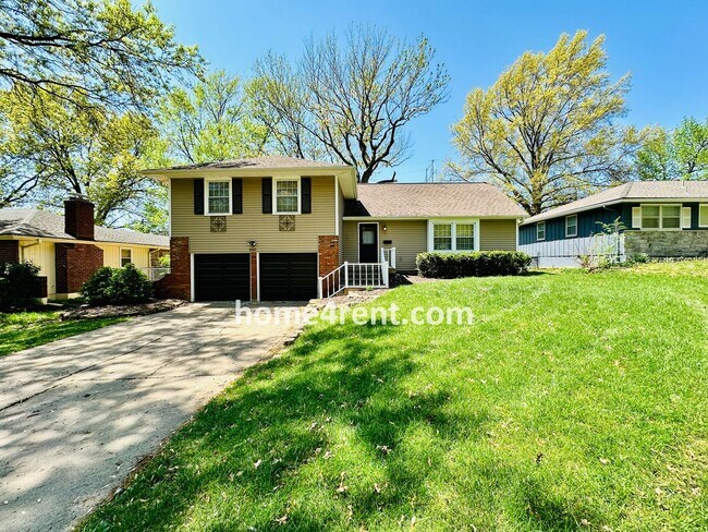 Attractive Overland Park Home, Wood Floors... - Attractive Overland Park Home, Wood Floors...