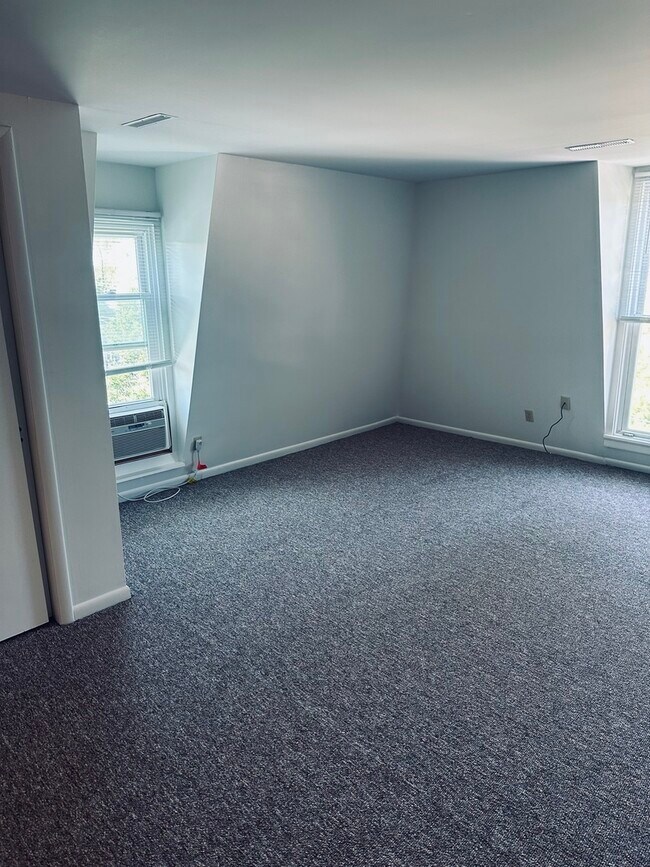 Photo - 330 W Sycamore St