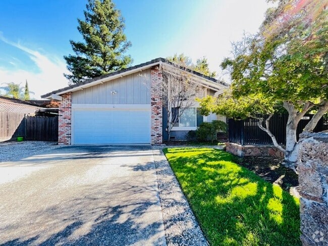 Building Photo - Charming 4BD/2BA, Single-Story Ranch-Style... Rental