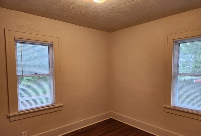 Photo - 1650 N Maple---3 bed/ 1 bath