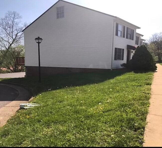 171 Courtney Ln Townhome Townhome Rental in Bristol VA