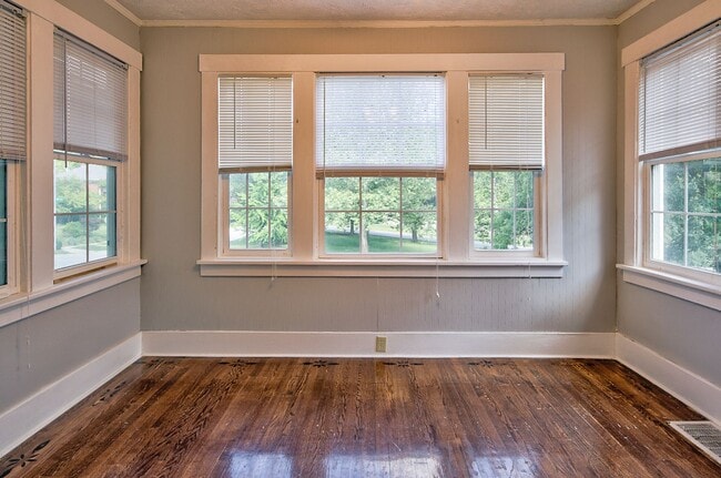 Photo - Four Bed Two Bath on the fringe of Dundee, Happy Hallow, and Country Club.  Available May 17, 202...