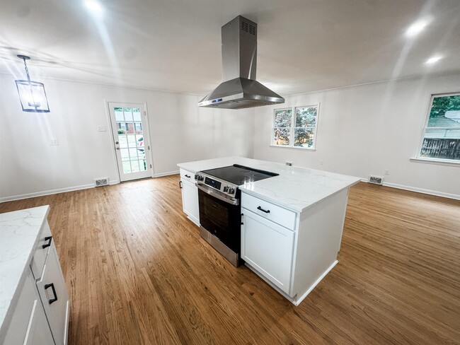 Photo - 5504 Normandy Rd