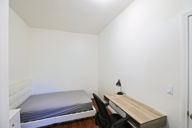 2626 S Budlong Ave Unidad 2626 S Budlong Ave