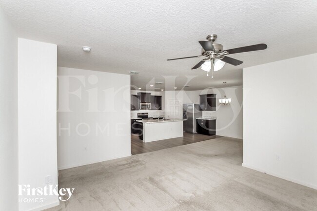 Photo - 915 Newton Cir