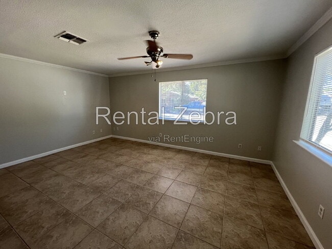 Photo - 317 Knutson St