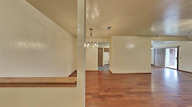 Photo - 604 Bluegrass Ln