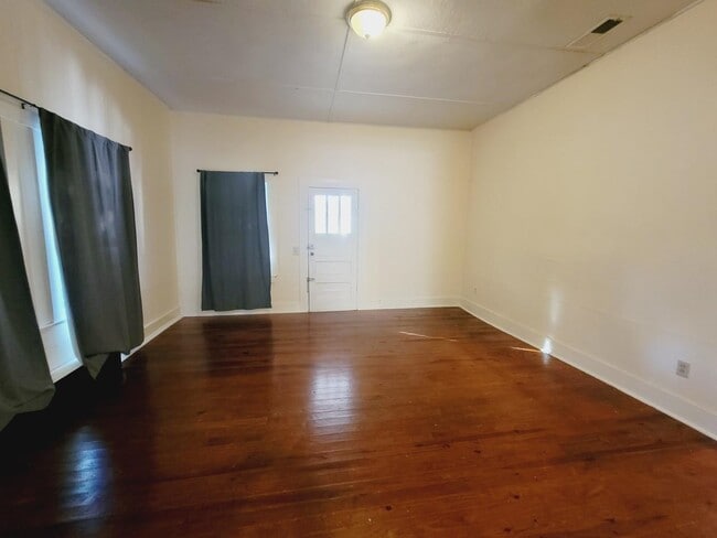 Photo - 2803 Goodview Ln