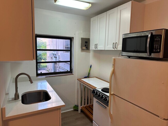 Photo - 340 Mendoza Ave