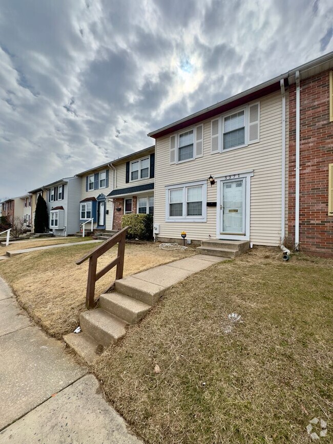 Building Photo - Well-Maintained 3bedroom Rosedale Townhome...