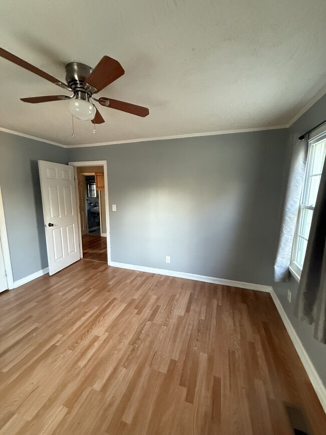 Photo - 215 Peachtree Cir