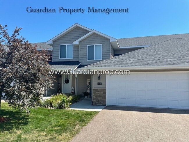Building Photo - Lakeville 2 Bedroom Town Home, 2 Car Garage, 2.5 Baths, Dishwasher, Central Air