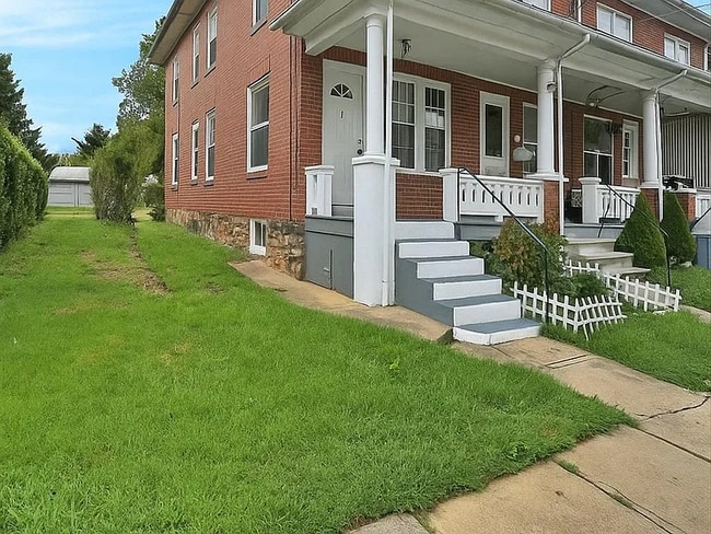 Photo - 50 Cacoosing Ave