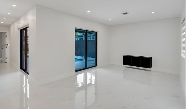 Photo - 7881 Hope St