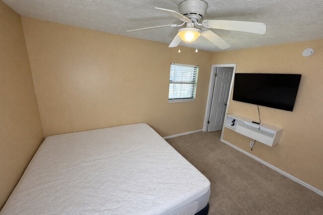 Photo - 8229 Frost St N