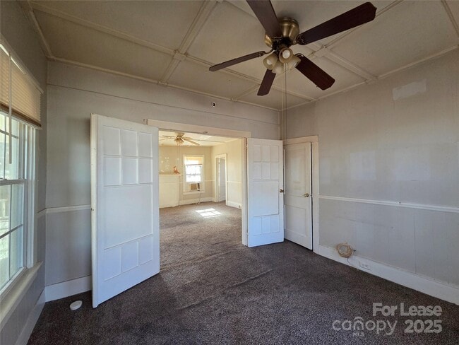 Photo - 405 S Yates St