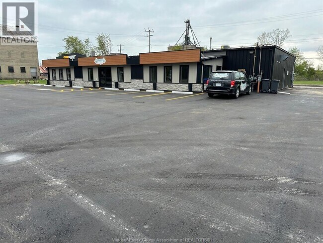 Photo - 357 Queen St Unité REAR