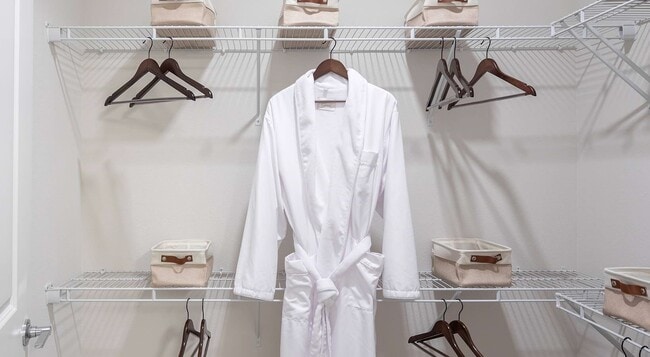 Photo - 2425 Bell St