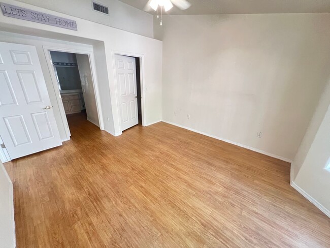 Photo - 2227 Hallston St