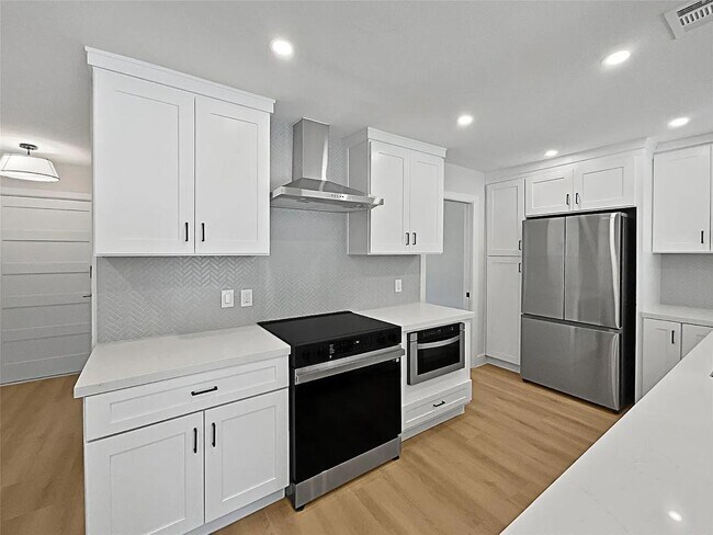 Photo - 5742 Ludington Dr