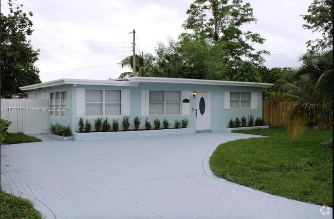 Building Photo - 515 S 61st Ter Rental