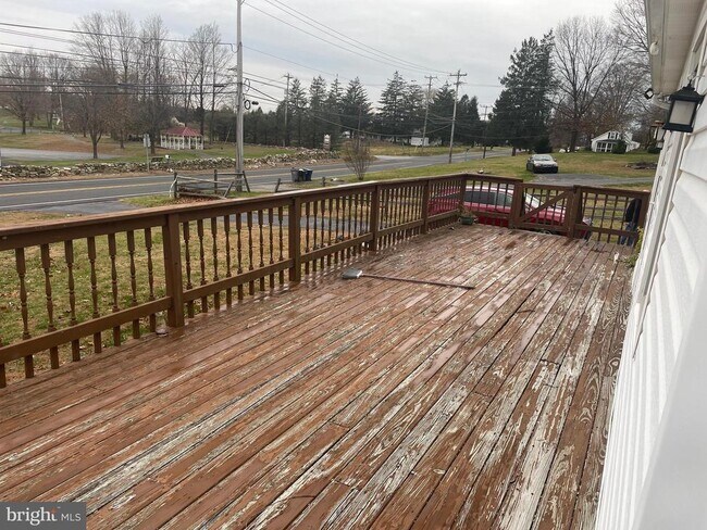 Photo - 695 W Kings Hwy