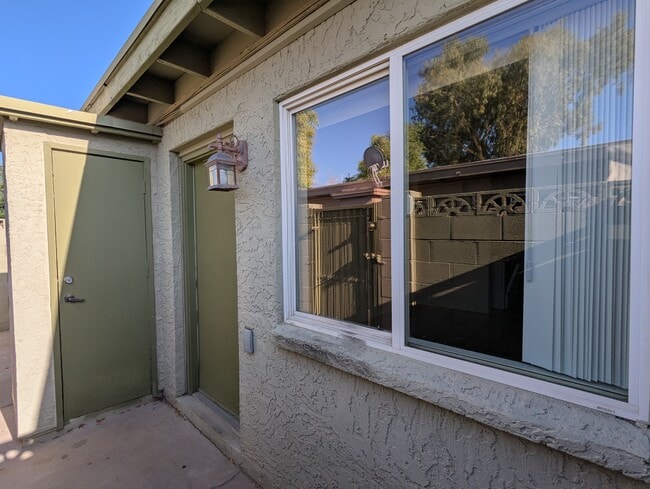 Photo - 1420 N Evergreen St Unit 2