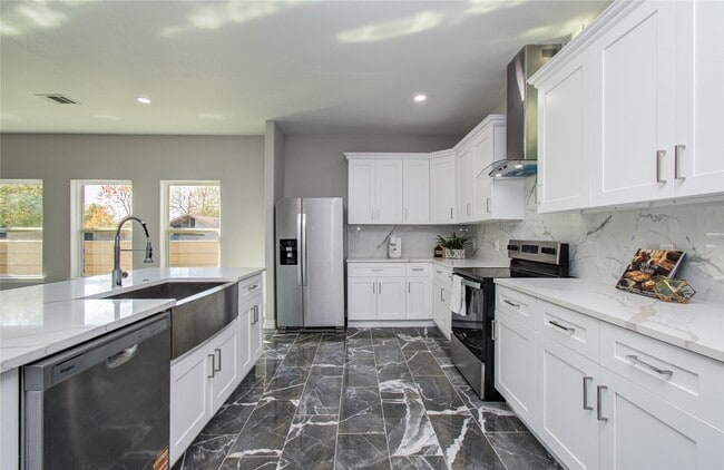 Building Photo - 898 Rd 3556