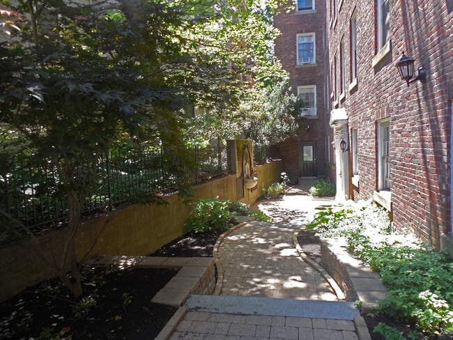 Photo - 16 Chauncy St
