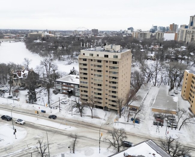 Building Photo - 365 Wellington Cres Unit 365 The Cedar