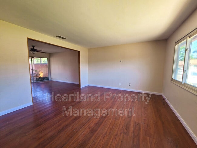 Photo - 698 Raymond St