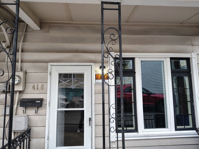 Entrance - 416 W Poplar St