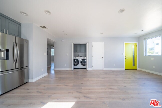 Photo - 11318 Miranda St Unidad 1/2