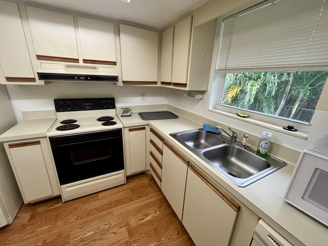 Photo - 658 NE 6th Ct Unit L