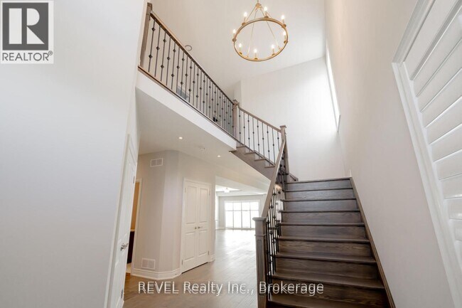 Photo - 202 Viger Dr